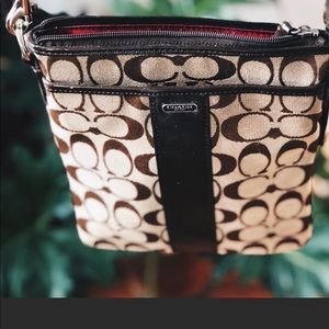 Coach Signature logo messenger